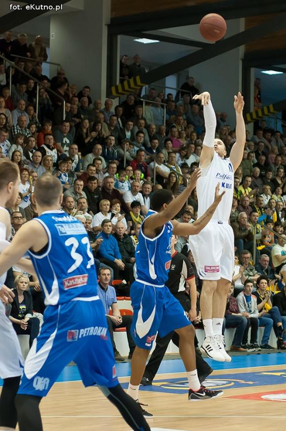 Polfarmex wygrywa z Anwilem