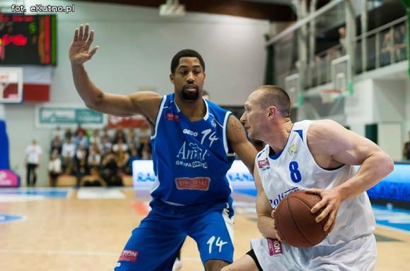 Polfarmex wygrywa z Anwilem