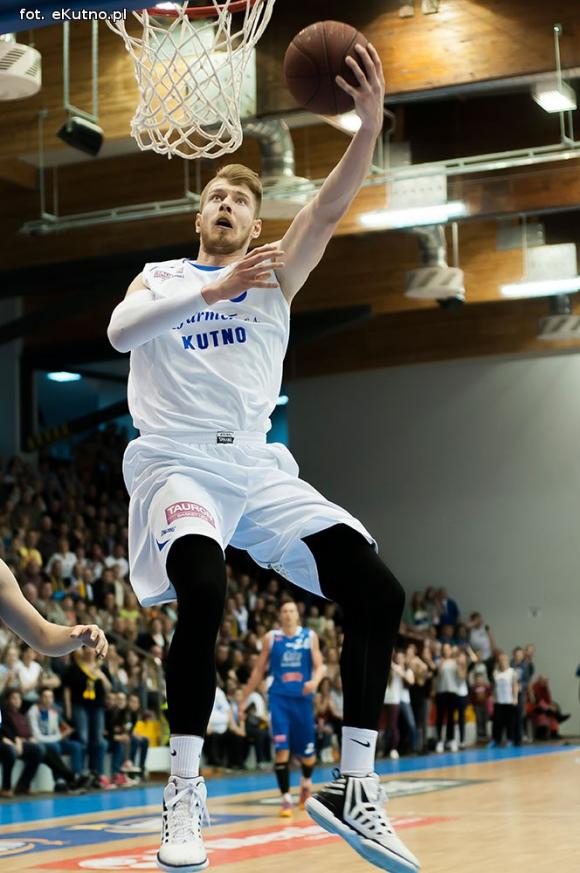 Polfarmex wygrywa z Anwilem