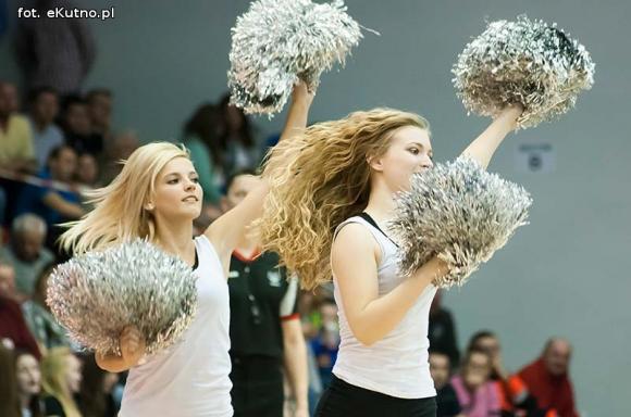 Polfarmex wygrywa z Anwilem