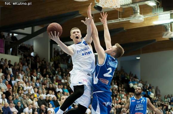 Polfarmex wygrywa z Anwilem