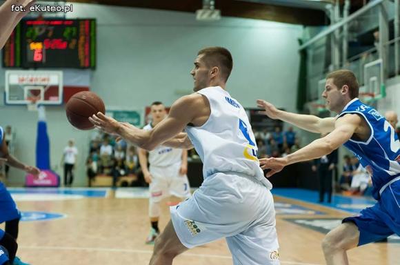 Polfarmex wygrywa z Anwilem