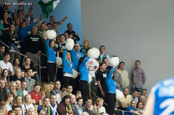 Polfarmex wygrywa z Anwilem