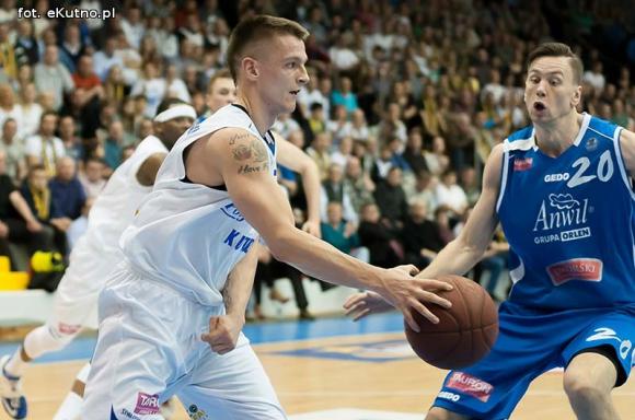 Polfarmex wygrywa z Anwilem