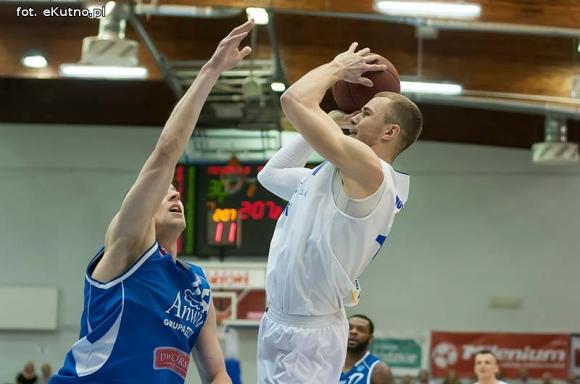 Polfarmex wygrywa z Anwilem