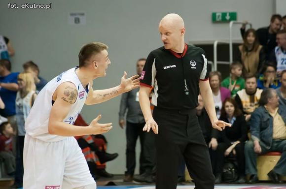 Polfarmex wygrywa z Anwilem