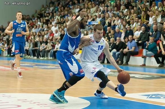 Polfarmex wygrywa z Anwilem