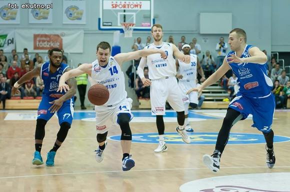 Polfarmex wygrywa z Anwilem