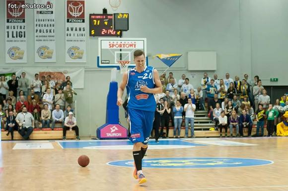 Polfarmex wygrywa z Anwilem