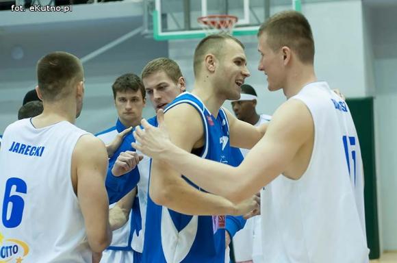 Polfarmex wygrywa z Anwilem