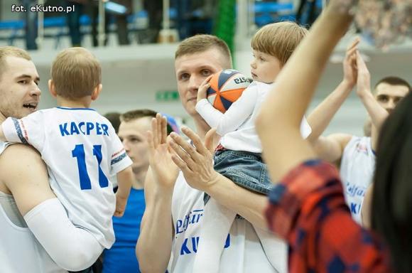 Polfarmex wygrywa z Anwilem