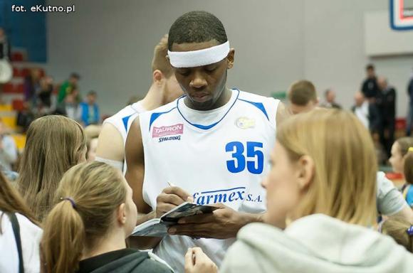 Polfarmex wygrywa z Anwilem