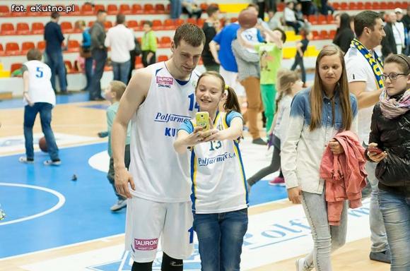 Polfarmex wygrywa z Anwilem