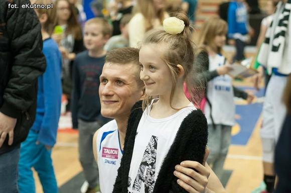 Polfarmex wygrywa z Anwilem