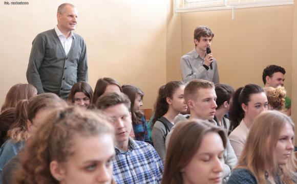II LO w Kutnie odwiedził prof. dr hab. n. med. Rafał Krenke