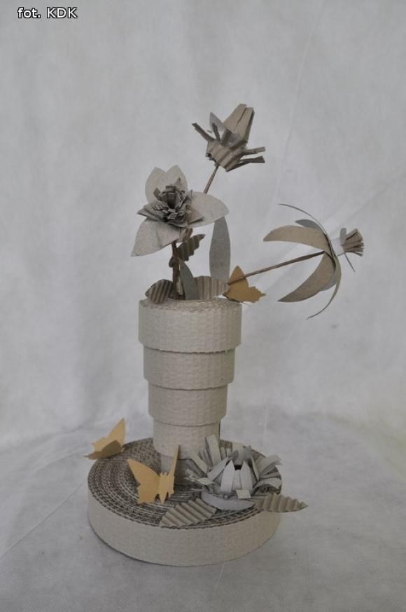 Dekoracje z odzysku. Warsztaty wyobraźni w pracowni plastycznej KDK