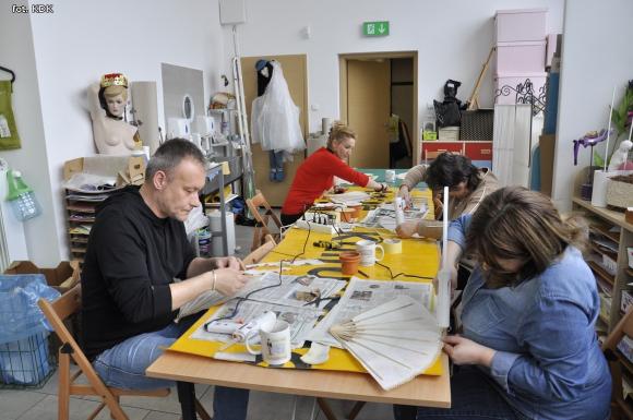 Dekoracje z odzysku. Warsztaty wyobraźni w pracowni plastycznej KDK