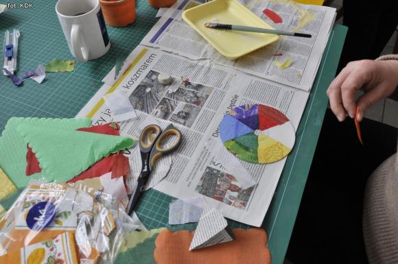 Dekoracje z odzysku. Warsztaty wyobraźni w pracowni plastycznej KDK