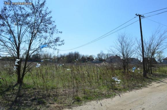 Czytelnicy piszą: Śmieci fruwają po Łąkoszyńskiej