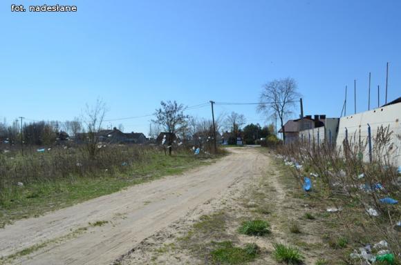 Czytelnicy piszą: Śmieci fruwają po Łąkoszyńskiej