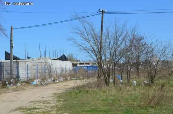 Czytelnicy piszą: Śmieci fruwają po Łąkoszyńskiej