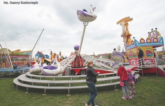 Mali kutnianie w lunaparku