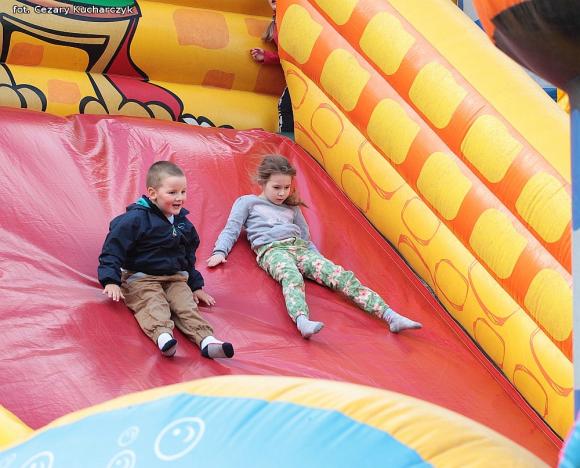 Mali kutnianie w lunaparku