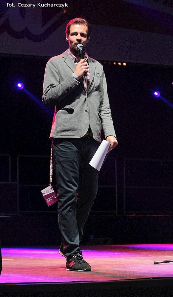 Jerzy Kryszak w Kutnie. Aktualna sytuacja polityczna z dowcipnym komentarzem