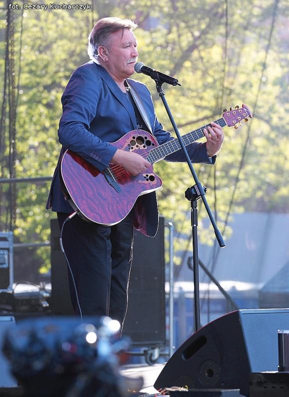 Ryzykować mimo strat, w życiu brać jak najwięcej. Koncert Andrzeja Rybińskiego