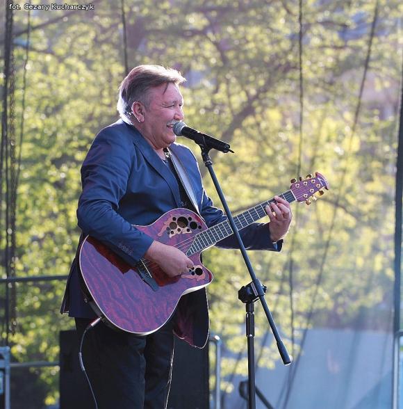 Ryzykować mimo strat, w życiu brać jak najwięcej. Koncert Andrzeja Rybińskiego