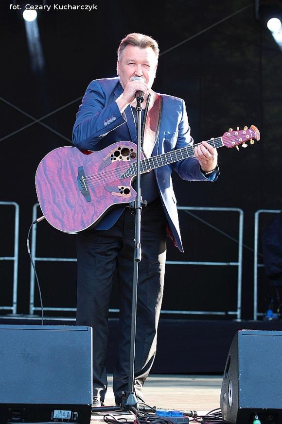 Ryzykować mimo strat, w życiu brać jak najwięcej. Koncert Andrzeja Rybińskiego