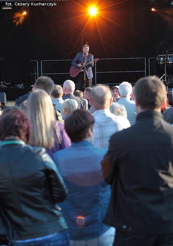 Ryzykować mimo strat, w życiu brać jak najwięcej. Koncert Andrzeja Rybińskiego