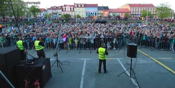 Hej ludzie, po to żyjemy, aby dawać miłość innym. Enej na koniec majówki