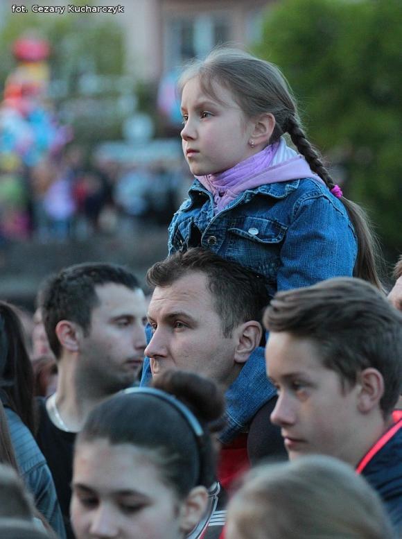 Hej ludzie, po to żyjemy, aby dawać miłość innym. Enej na koniec majówki