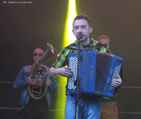 Hej ludzie, po to żyjemy, aby dawać miłość innym. Enej na koniec majówki