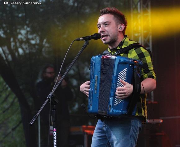 Hej ludzie, po to żyjemy, aby dawać miłość innym. Enej na koniec majówki