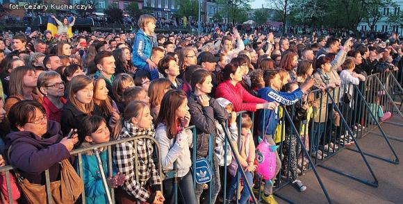 Hej ludzie, po to żyjemy, aby dawać miłość innym. Enej na koniec majówki