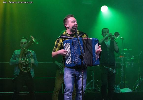 Hej ludzie, po to żyjemy, aby dawać miłość innym. Enej na koniec majówki