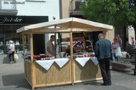 Dzień Róży. Odsłonięcie pomnika Wituszyńskiego i kiermasz różany