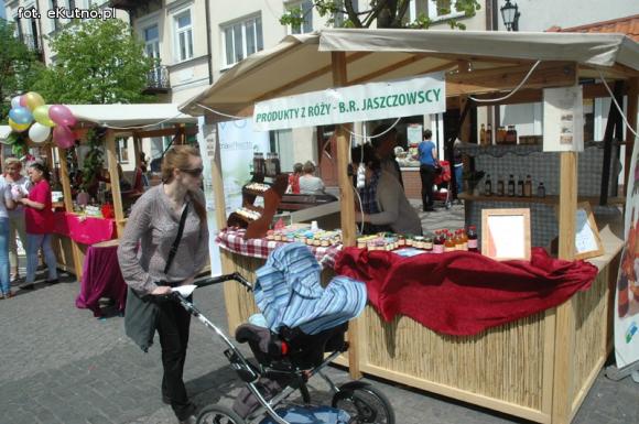 Dzień Róży. Odsłonięcie pomnika Wituszyńskiego i kiermasz różany