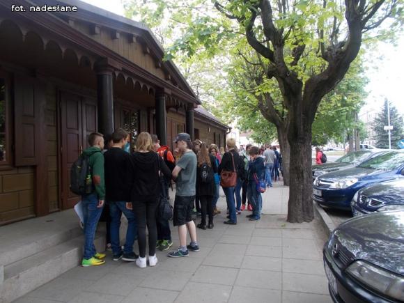 Szli śladami historii i zabytków Kutna oraz dziejów 37 Łęczyckiego Pułku Piechoty