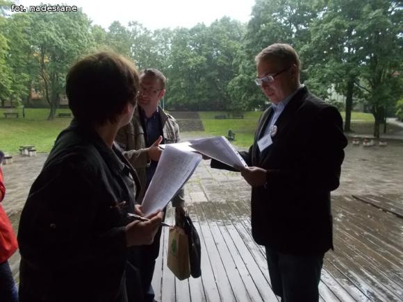 Szli śladami historii i zabytków Kutna oraz dziejów 37 Łęczyckiego Pułku Piechoty