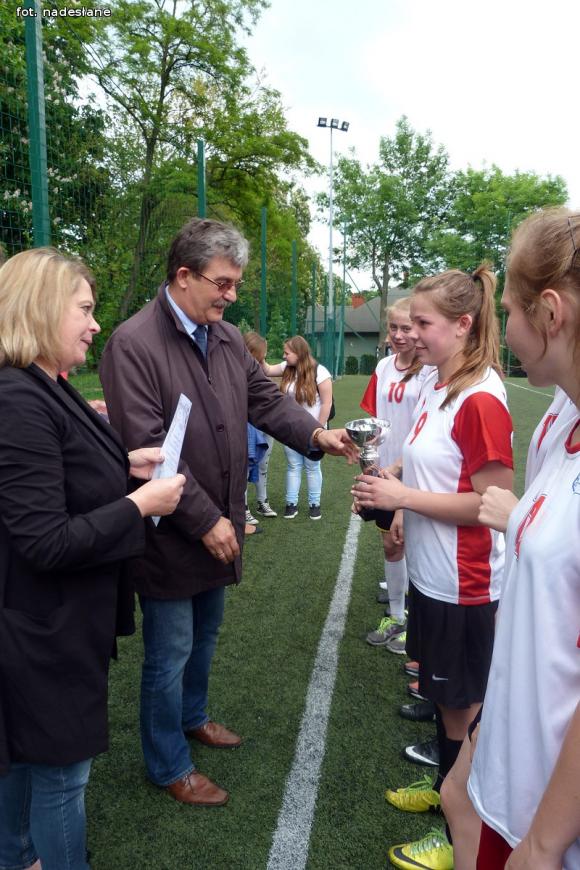 Turniej piłki nożnej dziewcząt Trójka Cup