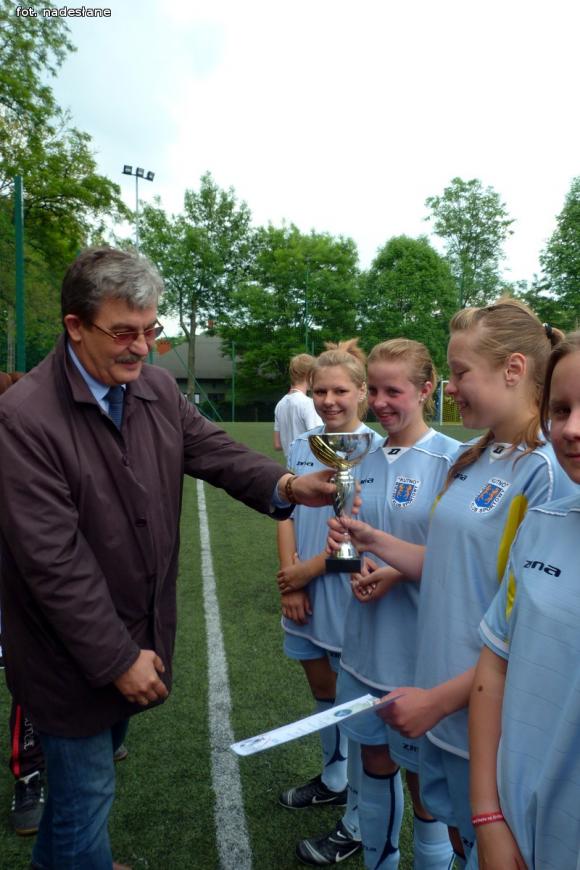 Turniej piłki nożnej dziewcząt Trójka Cup