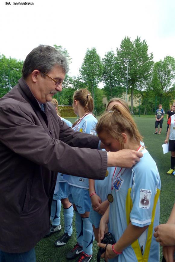 Turniej piłki nożnej dziewcząt Trójka Cup