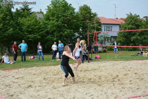 Dziewczęta z Żychlina najlepsze w siatkówce plażowej