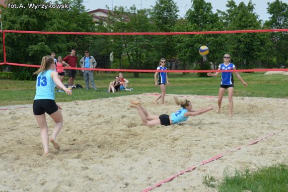 Dziewczęta z Żychlina najlepsze w siatkówce plażowej
