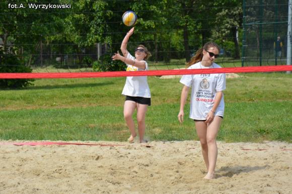 Dziewczęta z Żychlina najlepsze w siatkówce plażowej