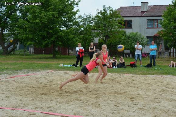 Dziewczęta z Żychlina najlepsze w siatkówce plażowej