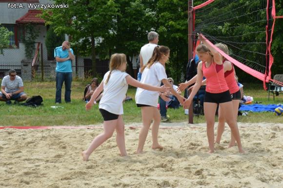 Dziewczęta z Żychlina najlepsze w siatkówce plażowej